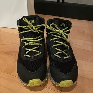 The North Face Hiking Boot Hiker Waterproof size 4 Black Excellent Condition